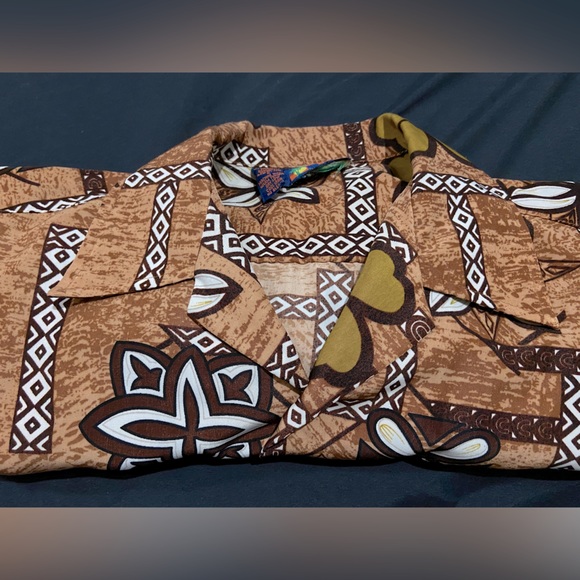 Roundy Bay Men’s Hawaiian Shirt - Picture 6 of 9